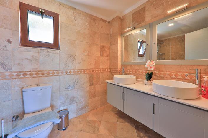 Image No.34-3 Bed Villa / Detached for sale