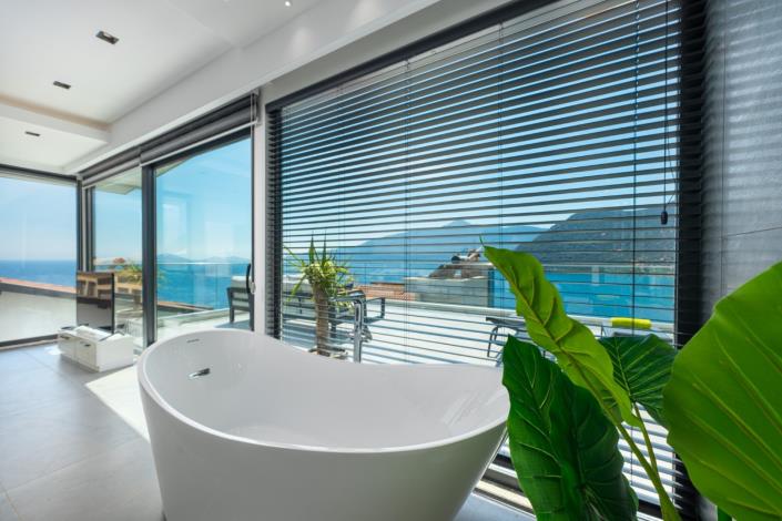 Image No.9-5 Bed Villa / Detached for sale