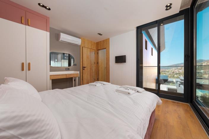 Image No.43-3 Bed Villa / Detached for sale