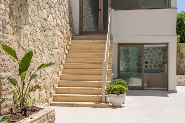 Image No.9-5 Bed Villa / Detached for sale