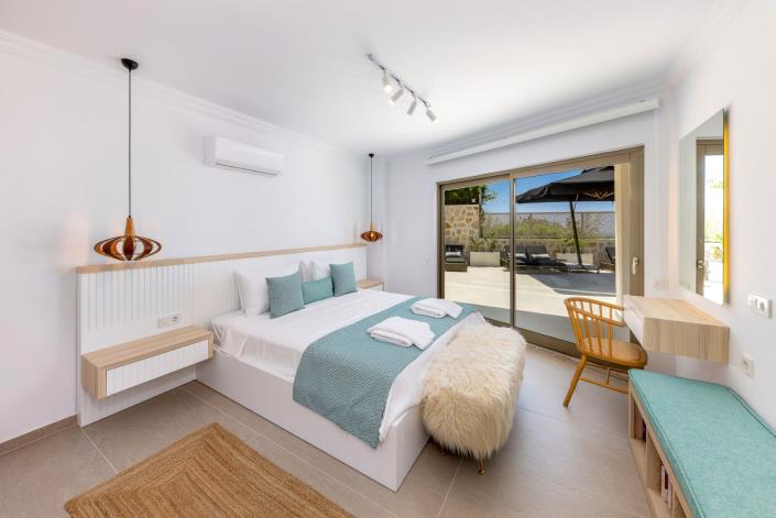 Image No.35-5 Bed Villa / Detached for sale