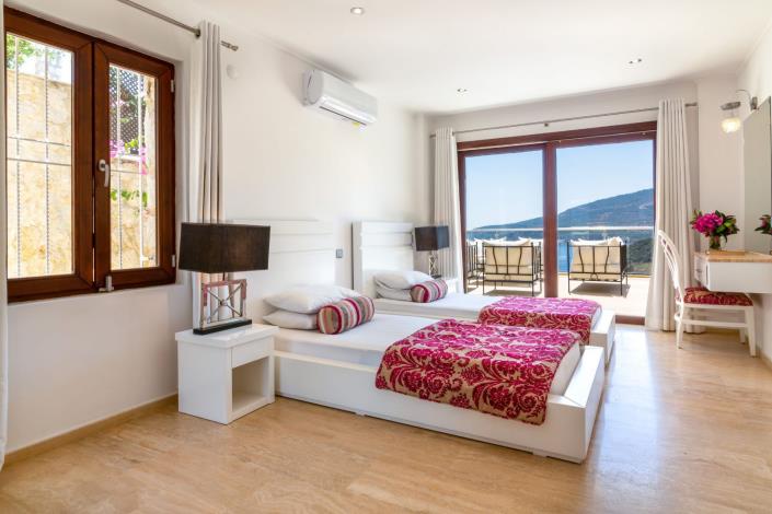 Image No.8-6 Bed Villa for sale