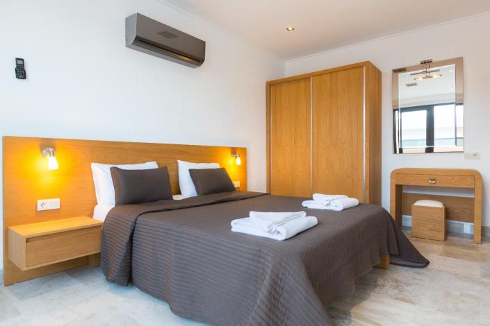 Image No.12-4 Bed Villa / Detached for sale