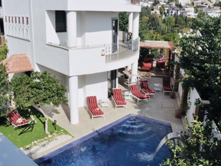 Image No.1-4 Bed Villa / Detached for sale