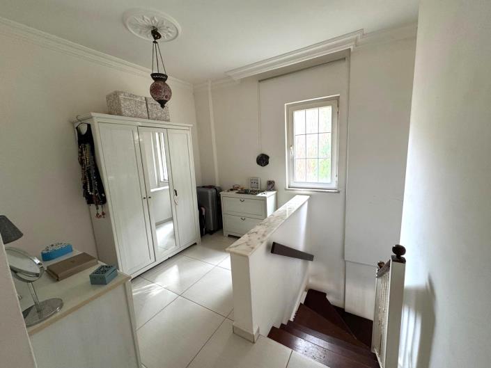 Image No.13-3 Bed Apartment for sale