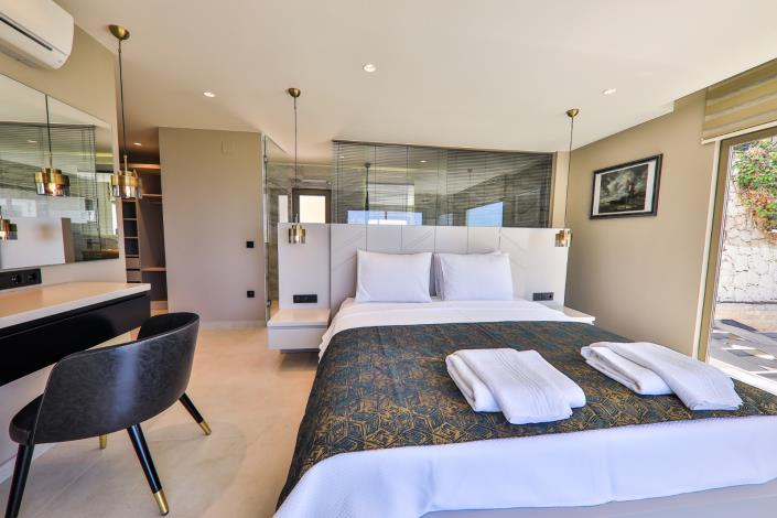 Image No.34-4 Bed Villa / Detached for sale