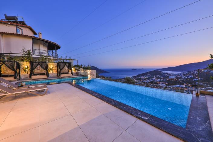 Image No.52-4 Bed Villa / Detached for sale