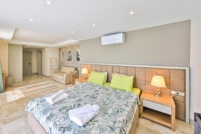 Image No.29-5 Bed Villa / Detached for sale