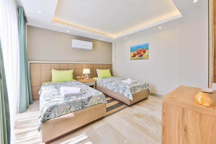 Image No.38-5 Bed Villa / Detached for sale