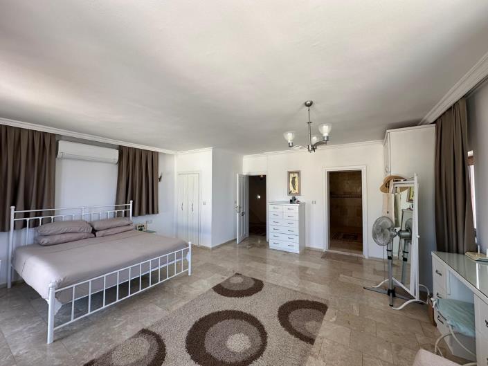 Image No.21-4 Bed Villa / Detached for sale