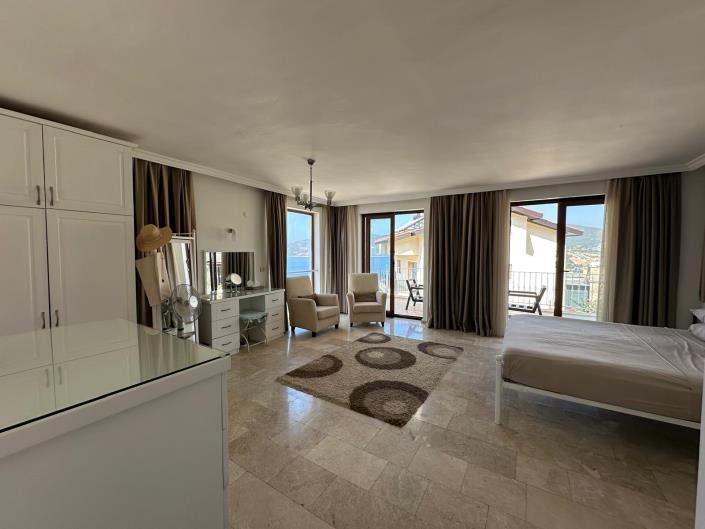 Image No.20-4 Bed Villa / Detached for sale