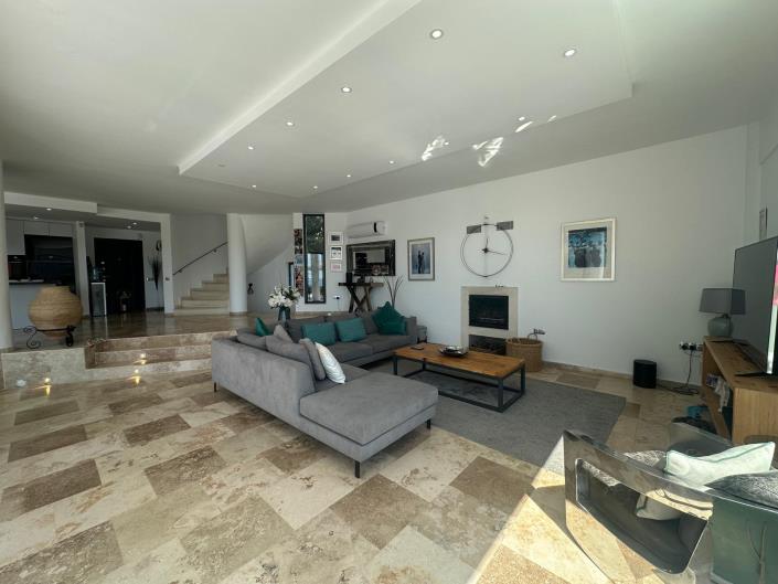 Image No.25-6 Bed Villa / Detached for sale