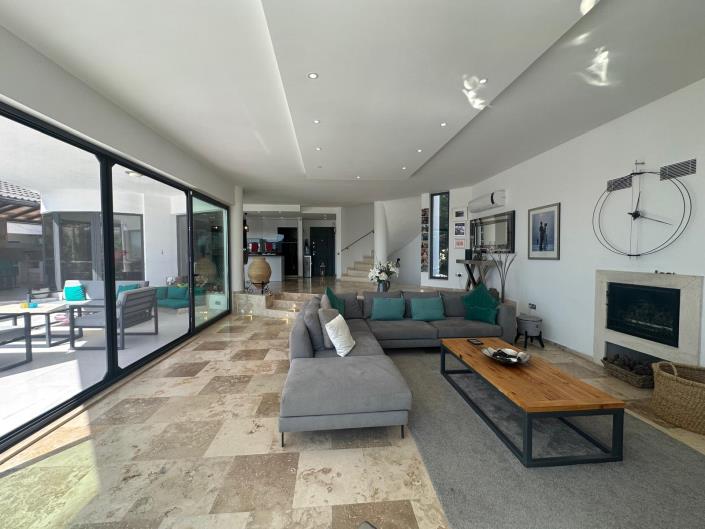 Image No.27-6 Bed Villa / Detached for sale