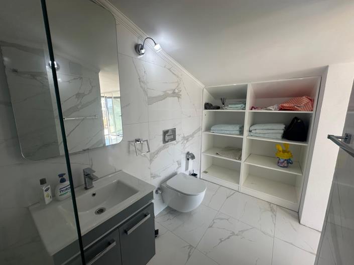 Image No.44-6 Bed Villa / Detached for sale