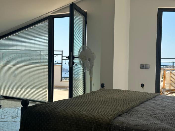 Image No.37-6 Bed Villa / Detached for sale