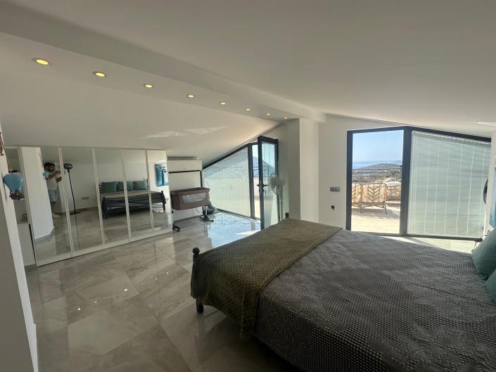 Image No.41-6 Bed Villa / Detached for sale