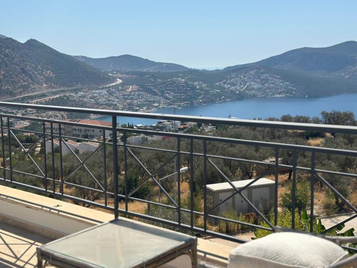 Image No.43-6 Bed Villa / Detached for sale