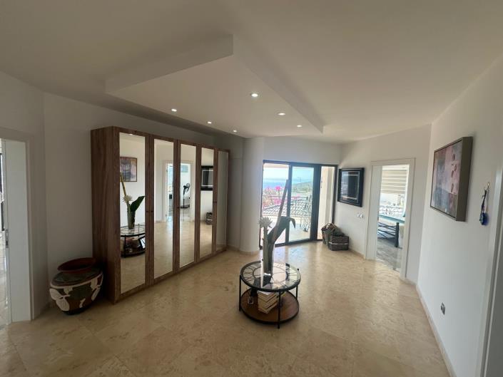 Image No.48-6 Bed Villa / Detached for sale