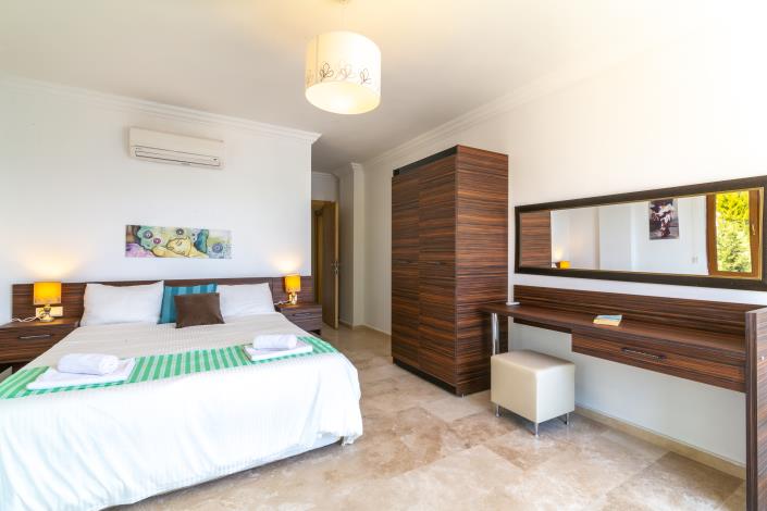 Image No.27-5 Bed Villa / Detached for sale