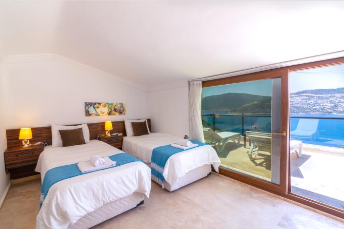 Image No.29-5 Bed Villa / Detached for sale