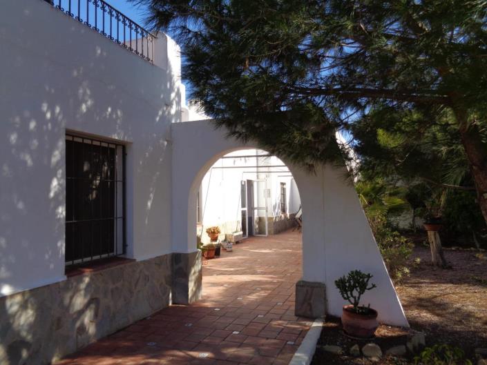 Image No.12-7 Bed Commercial for sale