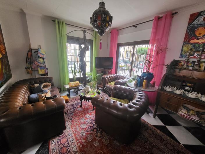 Image No.11-3 Bed House for sale