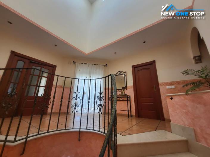Image No.8-4 Bed Villa / Detached for sale