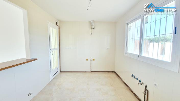 Image No.11-3 Bed Villa / Detached for sale