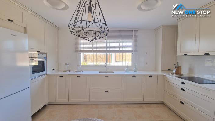 Image No.12-4 Bed Villa / Detached for sale