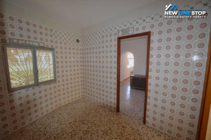 Image No.10-4 Bed Semi-Detached for sale