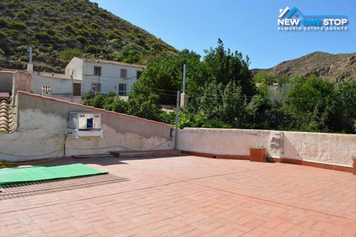 Image No.15-4 Bed Semi-Detached for sale