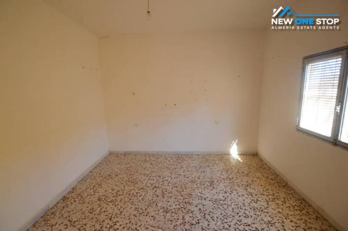 Image No.12-4 Bed Semi-Detached for sale