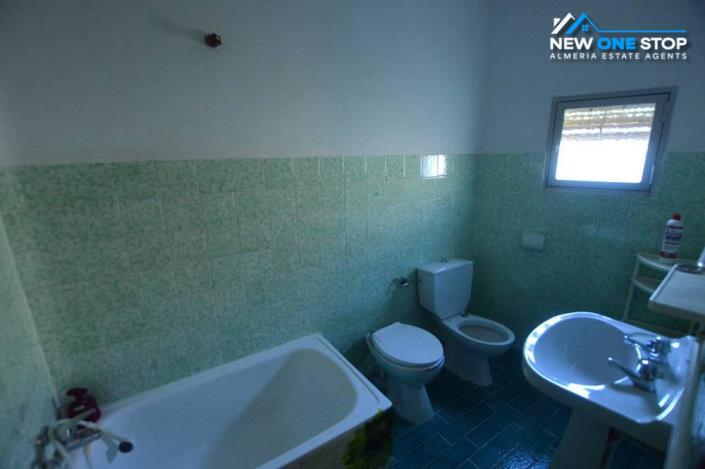 Image No.21-4 Bed Semi-Detached for sale