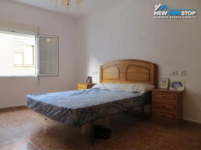 Image No.27-6 Bed House for sale