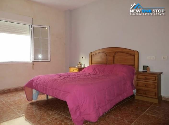 Image No.28-6 Bed House for sale