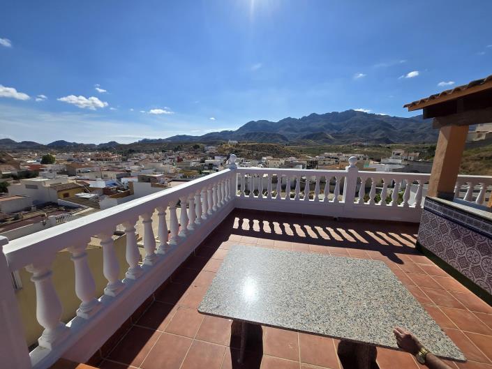 Image No.6-6 Bed House for sale