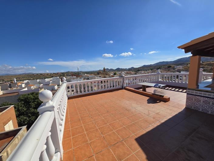 Image No.5-6 Bed House for sale