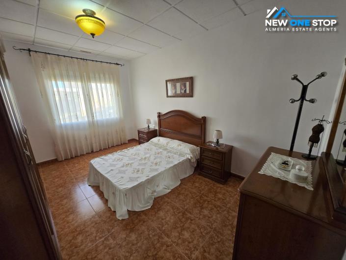 Image No.11-3 Bed House for sale