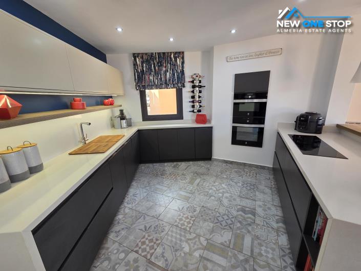 Image No.16-3 Bed House for sale