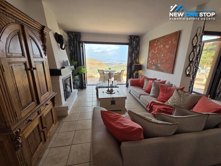 Image No.10-3 Bed House for sale