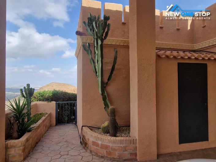 Image No.6-3 Bed House for sale