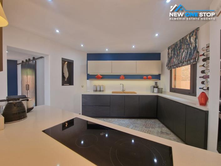 Image No.17-3 Bed House for sale