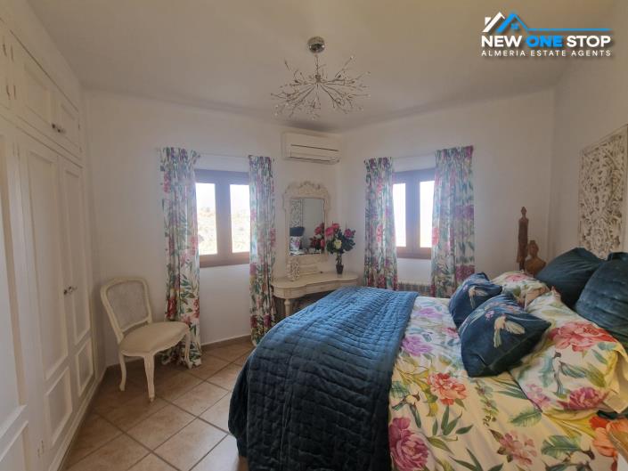 Image No.37-3 Bed House for sale