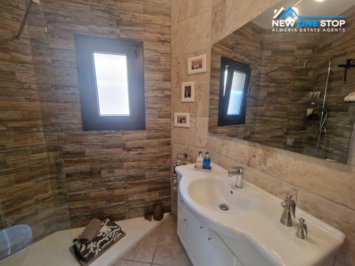 Image No.39-3 Bed House for sale