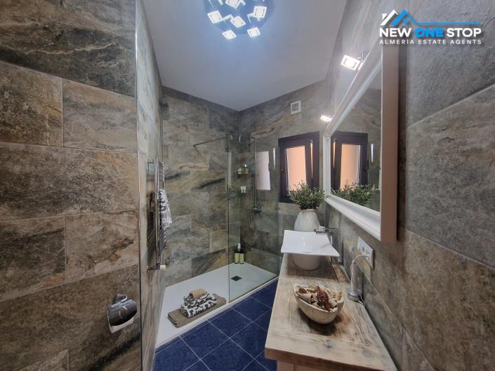 Image No.32-3 Bed House for sale