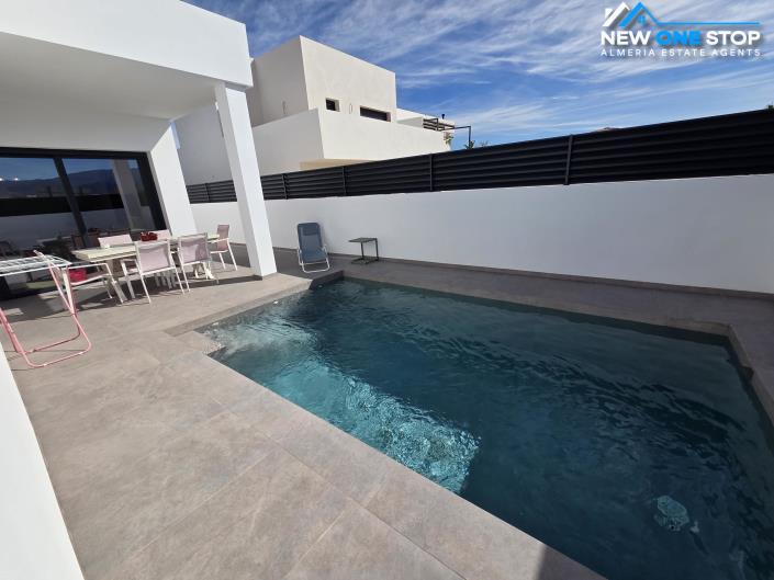 Image No.37-3 Bed Villa / Detached for sale