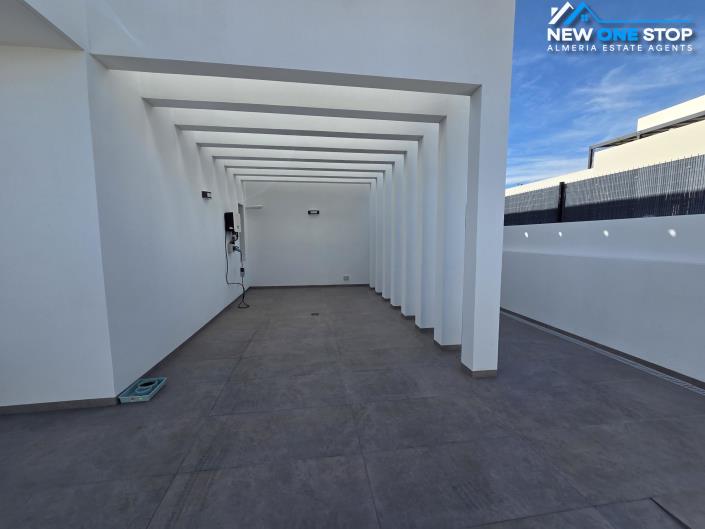 Image No.38-3 Bed Villa / Detached for sale