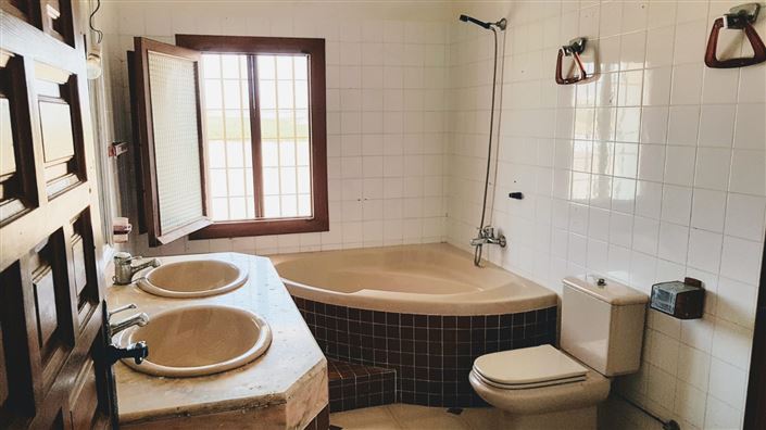 Image No.16-8 Bed Cortijo for sale