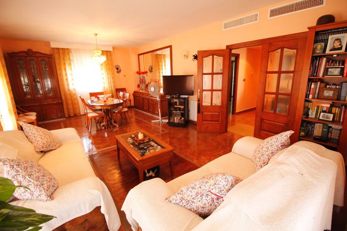 Image No.2-4 Bed Villa for sale