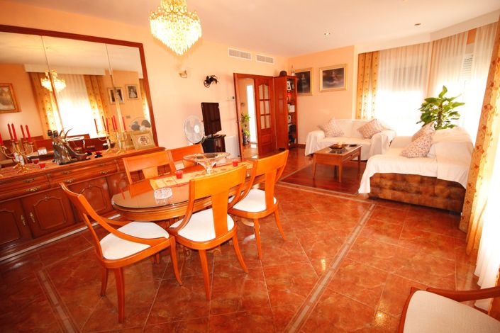 Image No.8-4 Bed Villa for sale